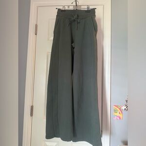 Lululemon scuba mid rise wide leg pant xs